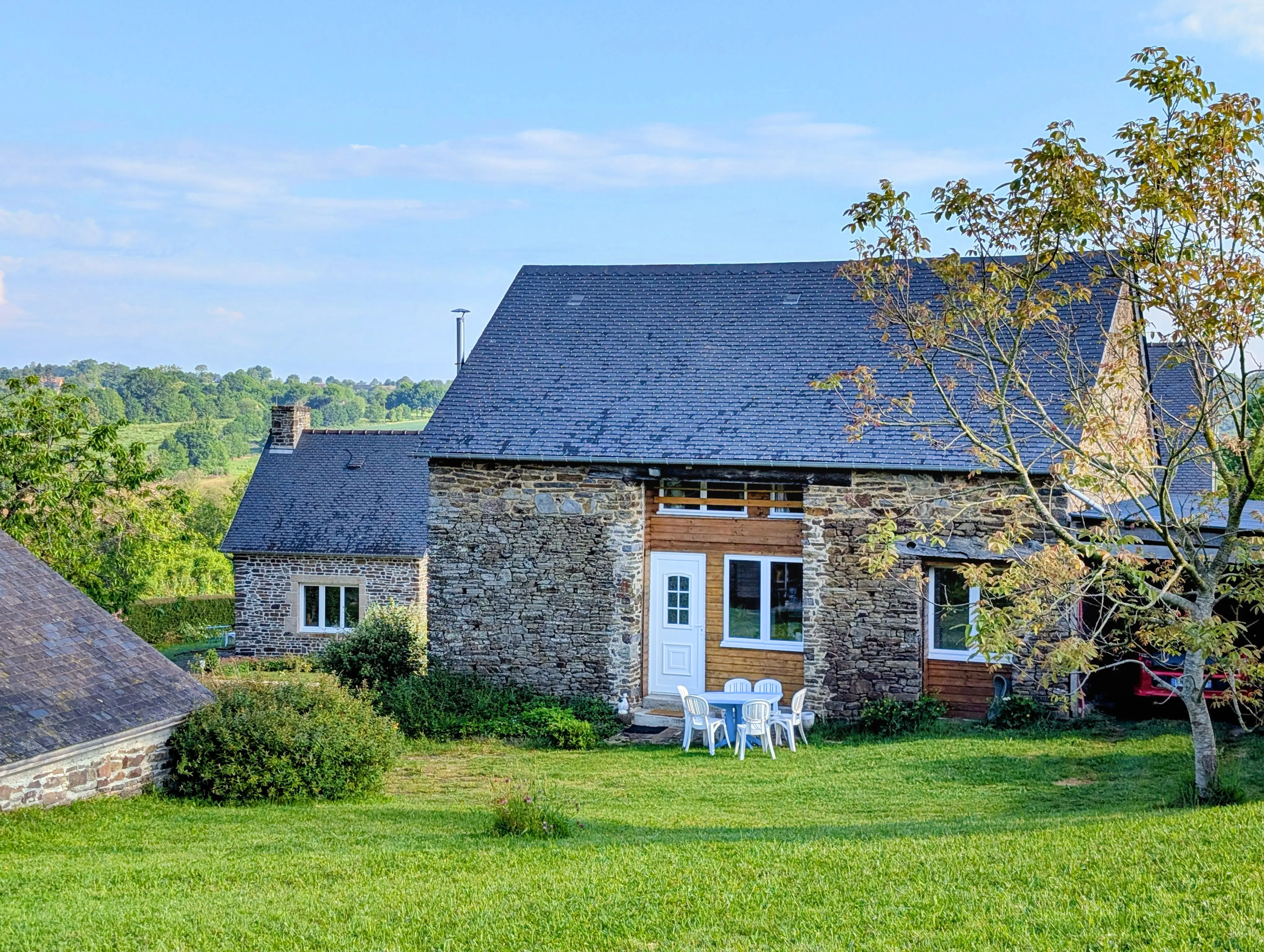 Vue extérieure du Gîte des Fées